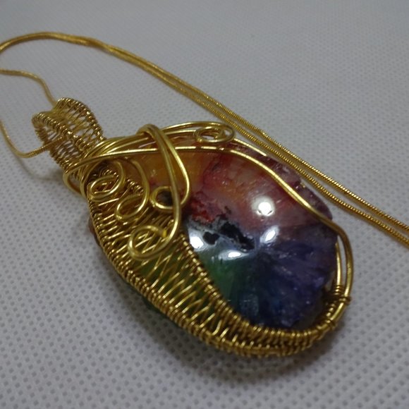 Vivid "RAINBOW GEODE" WIRE-WRAPPED GOLD Handmade Pendant on a 18" Chain #741A - Picture 3 of 3